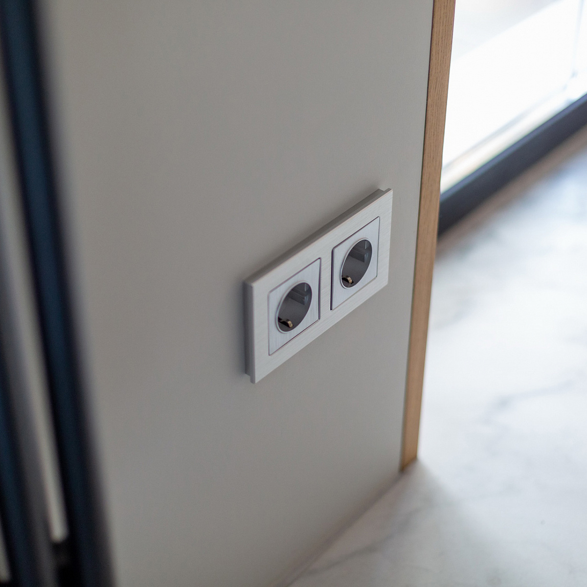 Рамка из металла на 2 поста Аluminium алюминий W0021706